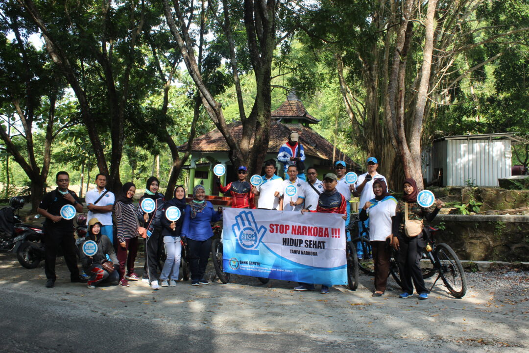 Giat Olahraga dan Senam Sehat Anti Narkoba di Makam Seniman Imogiri